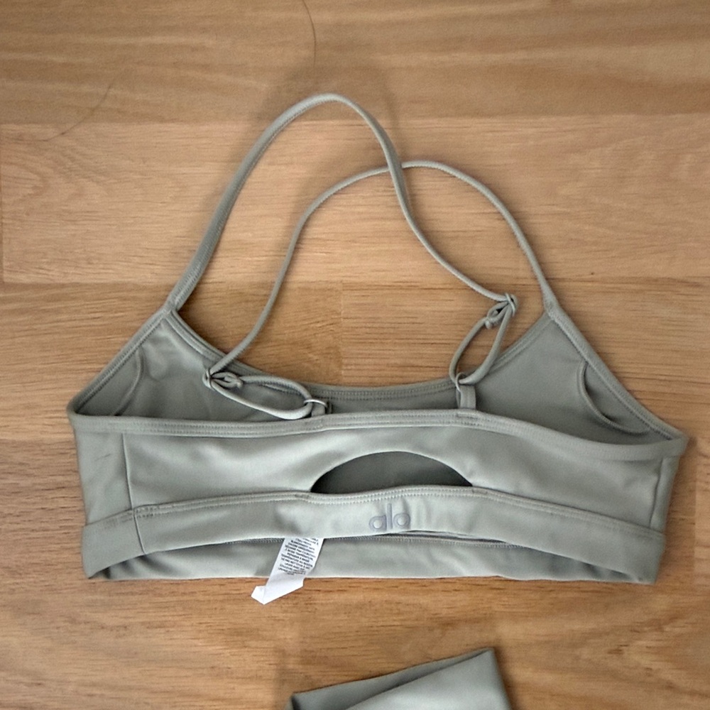 Alo limestone Green airlift Set - Sports Bra & Leggings XS - Picture 6 of 9